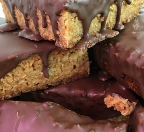 Chocolate flapjacks: Click Here To View Larger Image